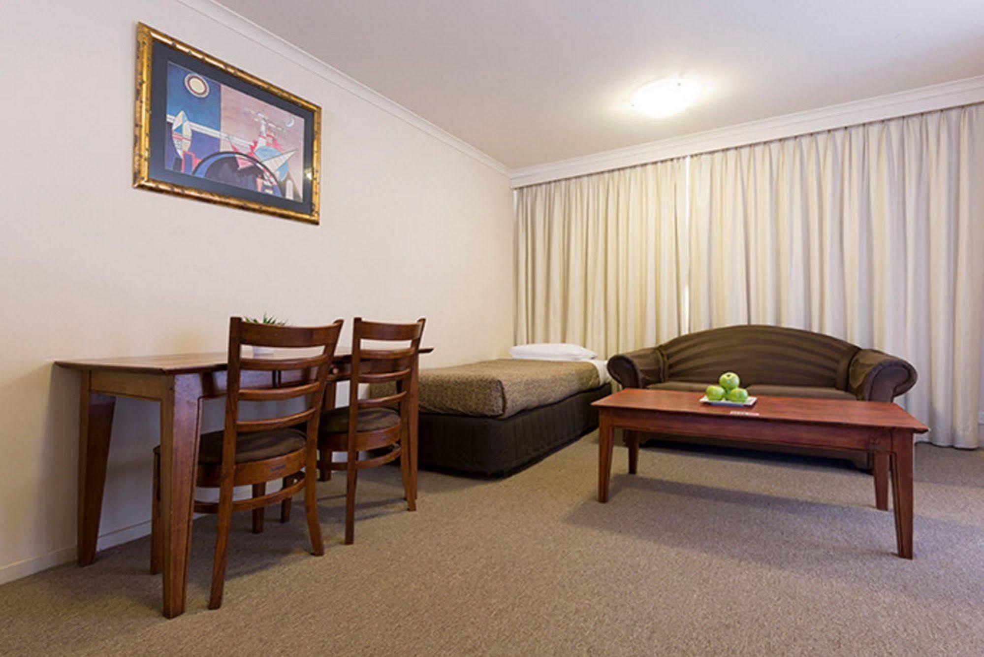 Canberra Parklands Central Apartment Hotel Official Esterno foto